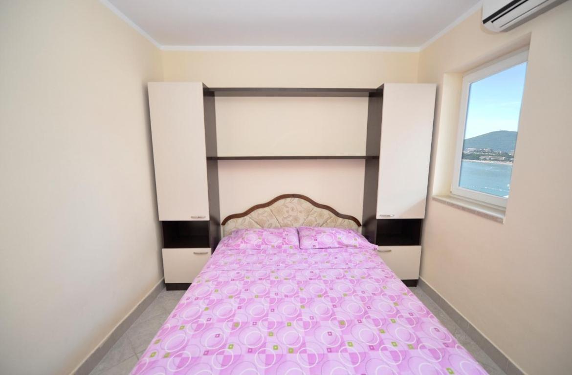 Rafailovici Holiday Apartments Bagian luar foto