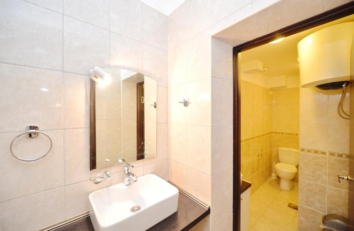 Rafailovici Holiday Apartments Bagian luar foto
