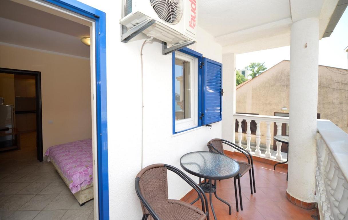 Rafailovici Holiday Apartments Bagian luar foto