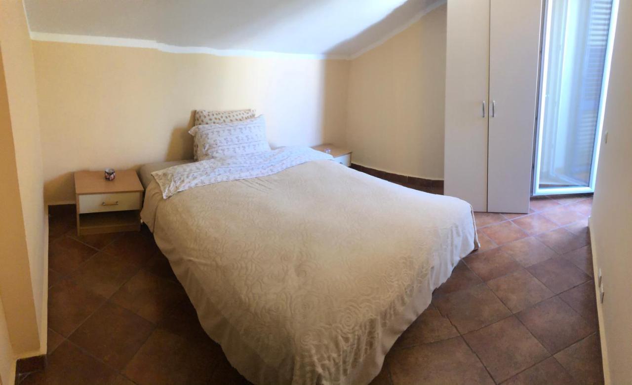 Rafailovici Holiday Apartments Bagian luar foto