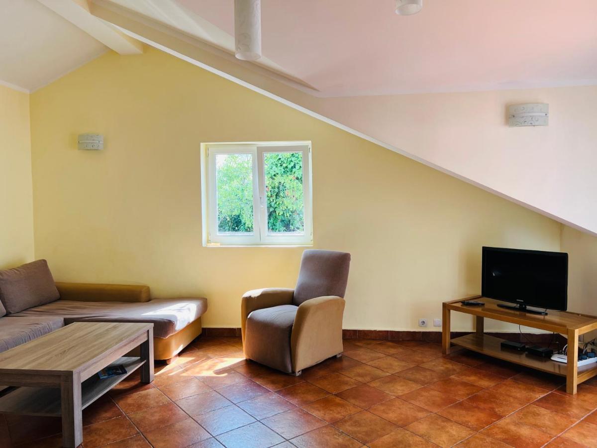 Rafailovici Holiday Apartments Bagian luar foto