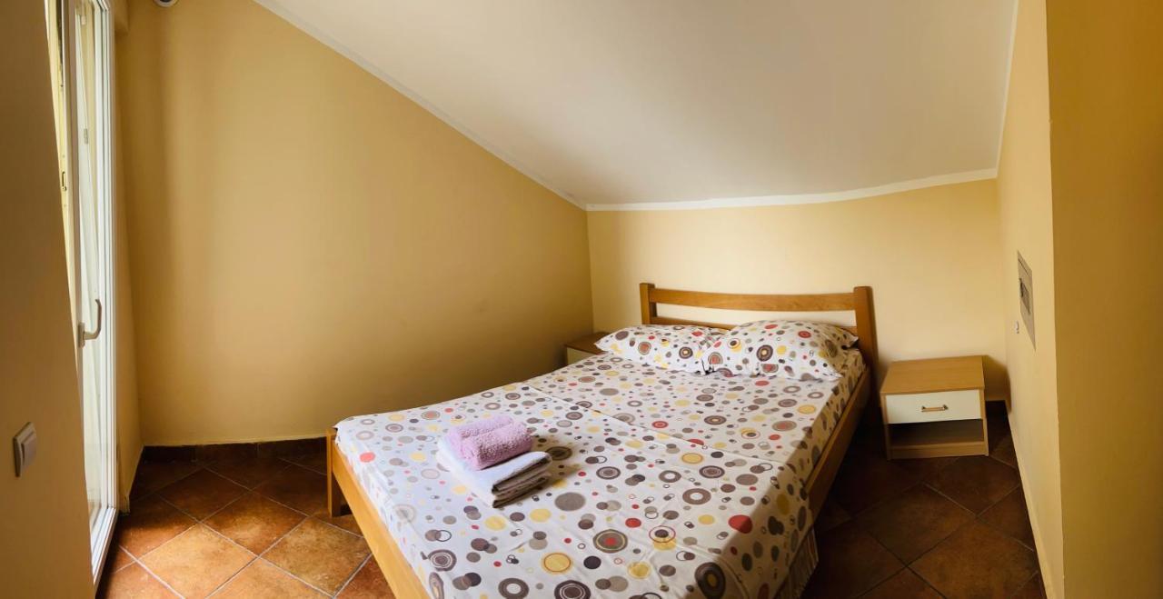 Rafailovici Holiday Apartments Bagian luar foto