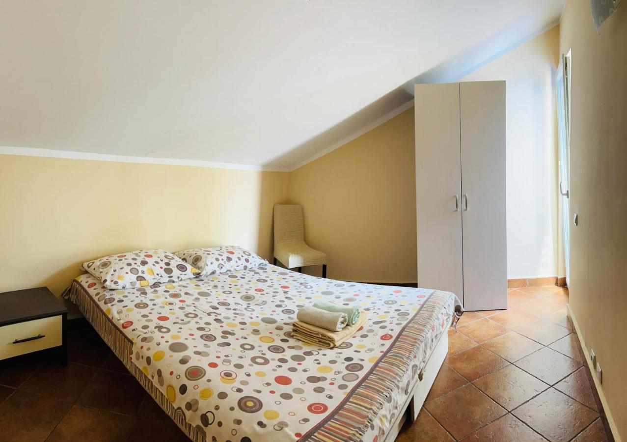 Rafailovici Holiday Apartments Bagian luar foto
